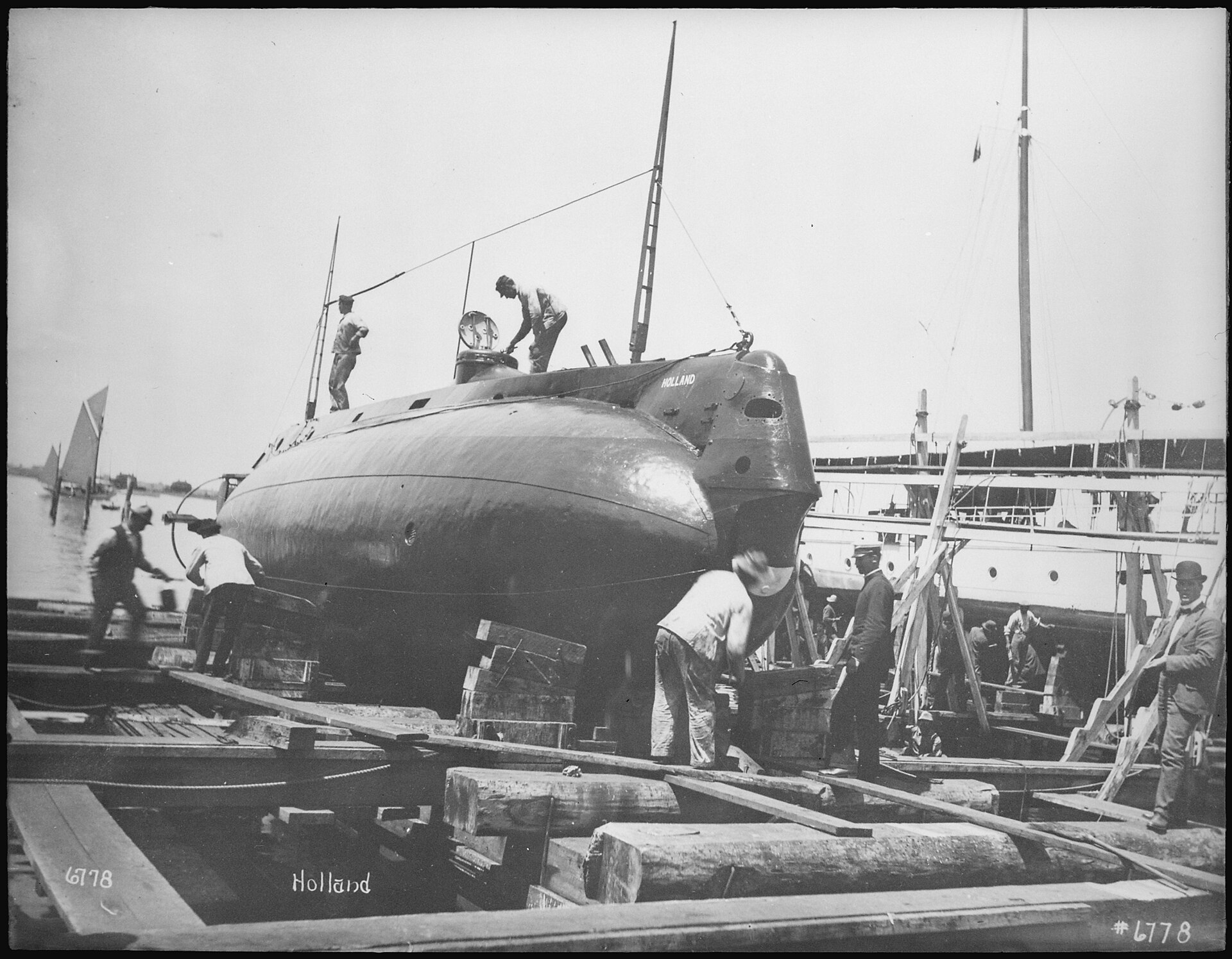 USS Holland 1